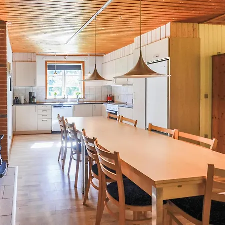 8 Bedroom Nice In Oster Assels *
