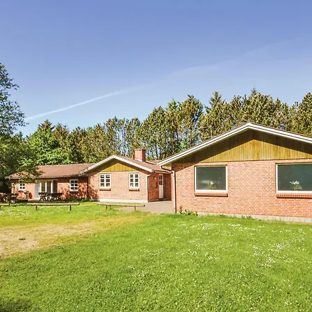8 Bedroom Nice In Oster Assels *