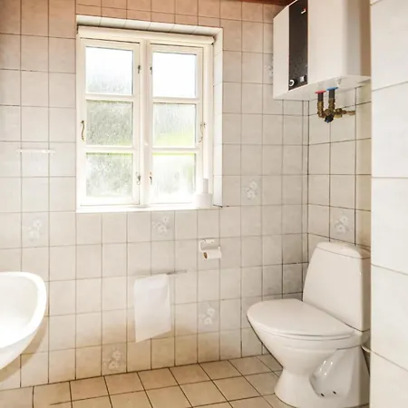 8 Bedroom Nice In Oster Assels
