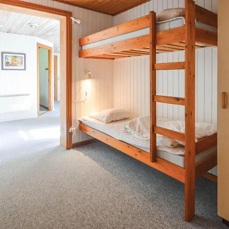 8 Bedroom Nice In Oster Assels *