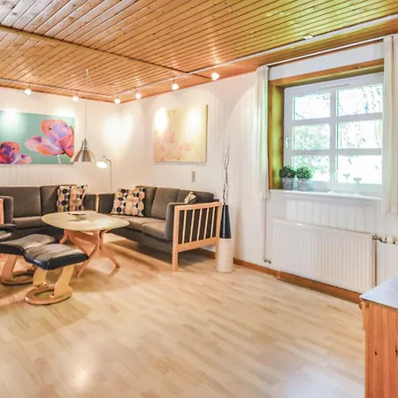בית נופש 8 Bedroom Nice In Oster Assels Sillerslev